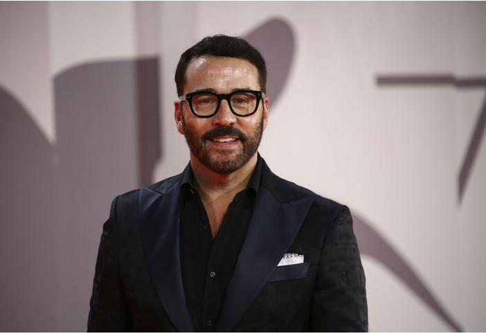 A Glimpse into Jeremy Piven’s Life post thumbnail image